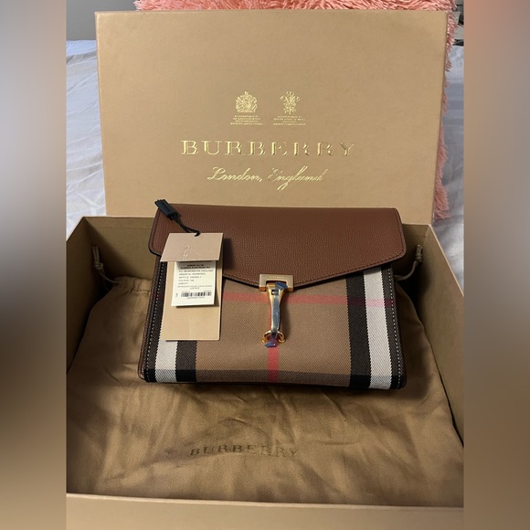 Burberry - Picture 5 of 5